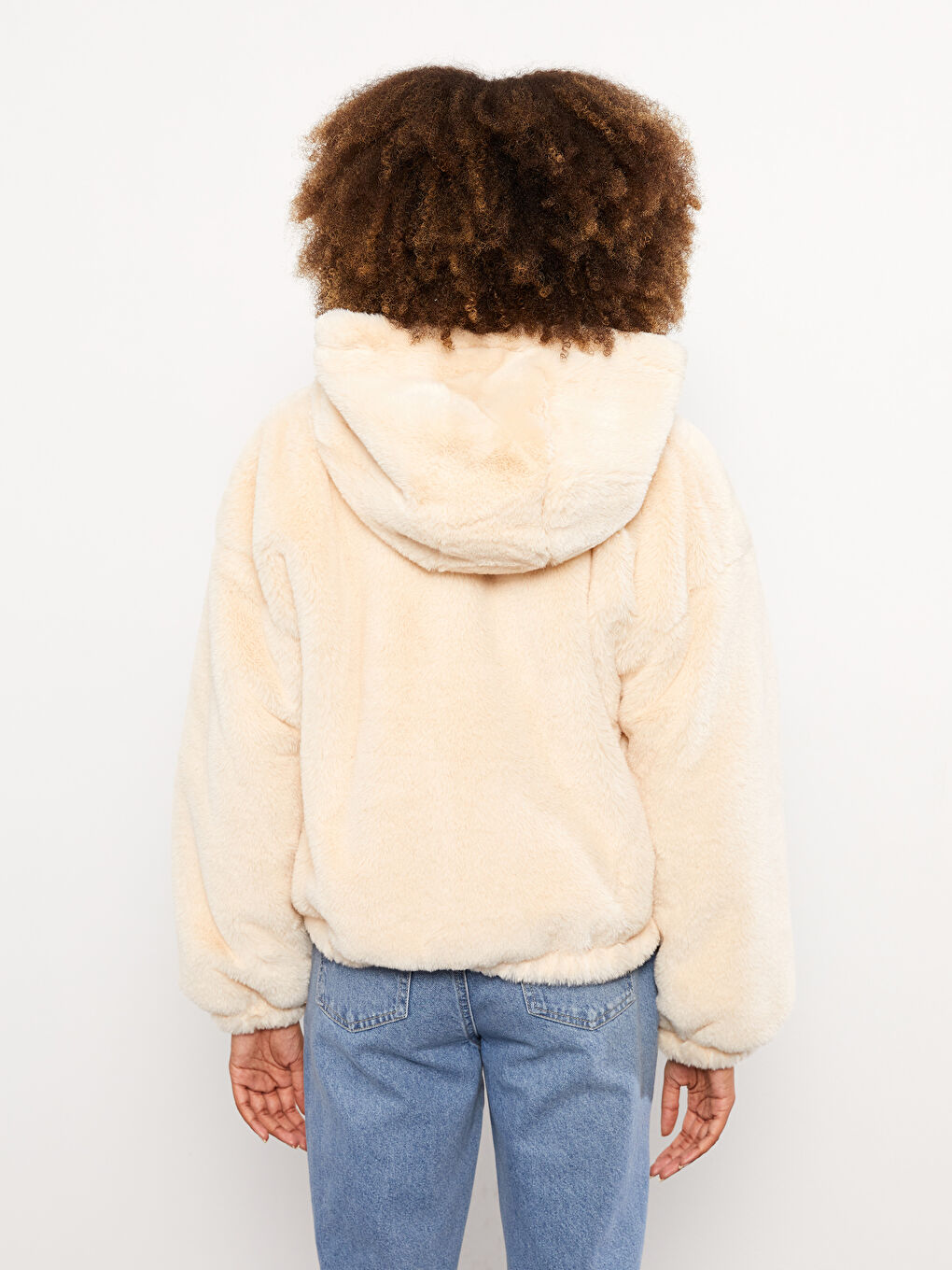 Ekru Kapüşonlu Düz Uzun Kollu Pelüş Kadın Mont-5