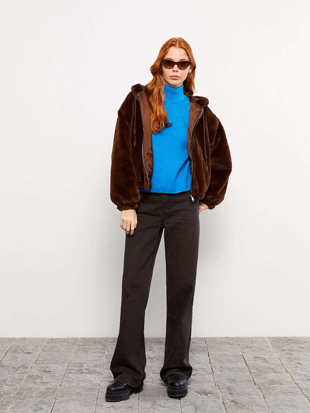 Kahverengi Kapüşonlu Düz Uzun Kollu Pelüş Kadın Mont-2