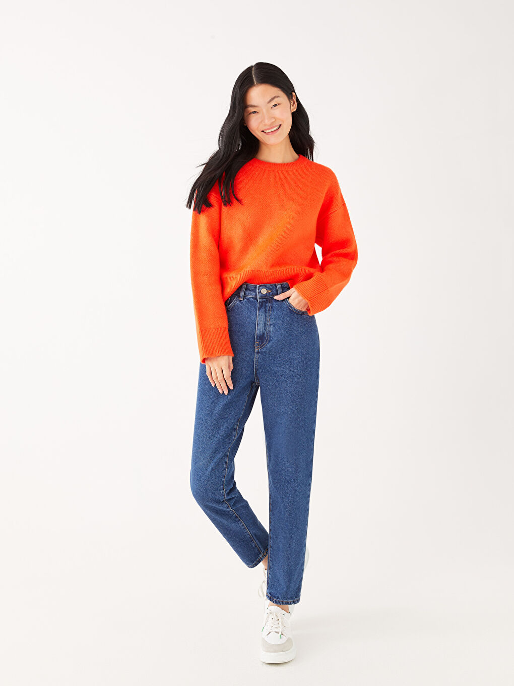 Женские джинсы мом фит однотонные-1