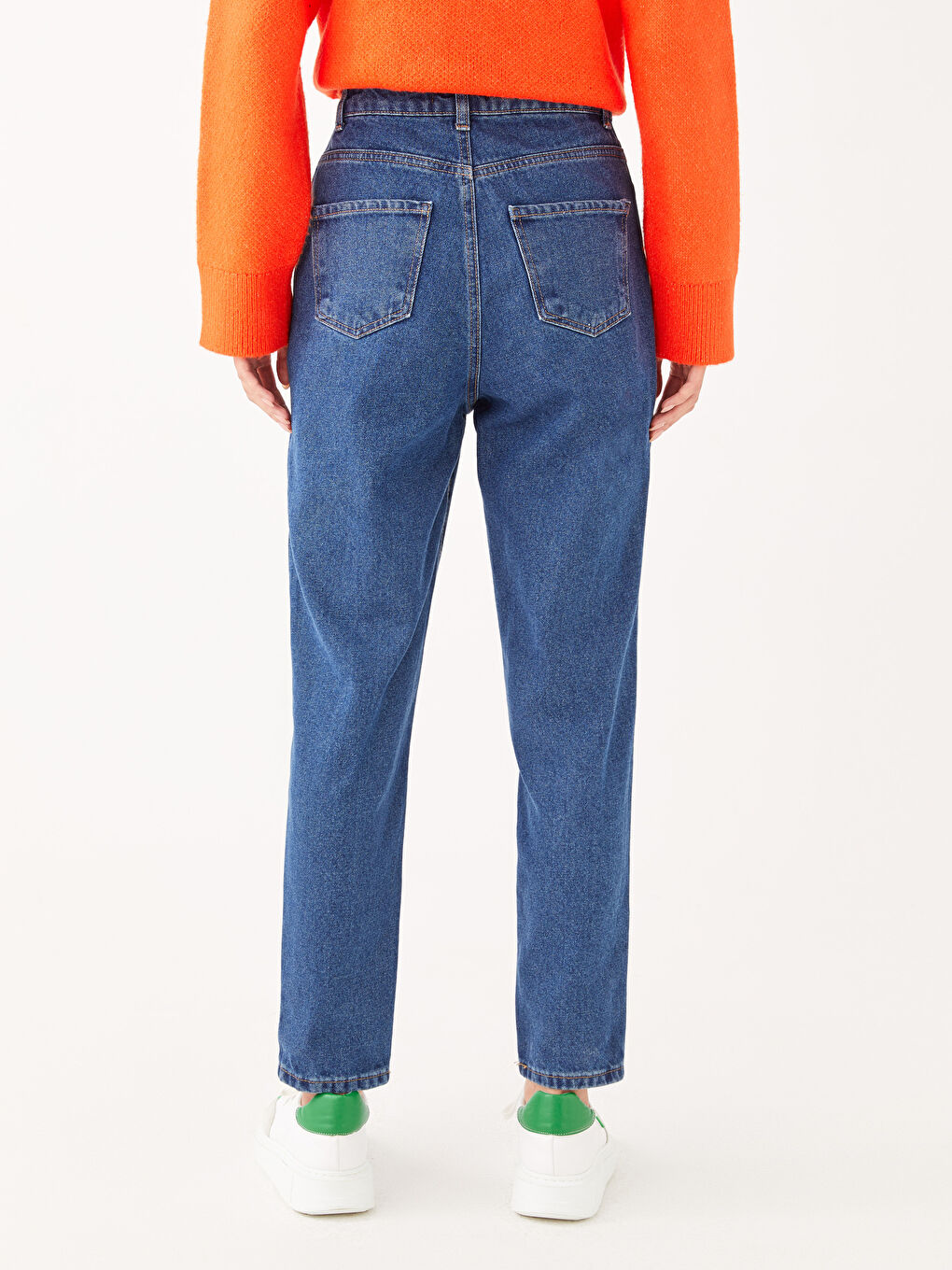 Женские джинсы мом фит однотонные-4