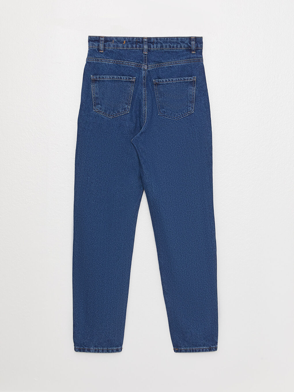 Женские джинсы мом фит однотонные-6