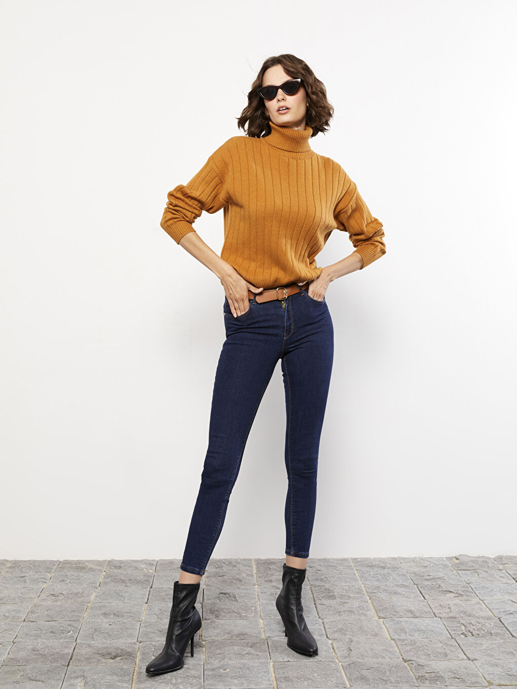 Women's Mercury Skinny Fit Straight Jean Pants and Belt Set