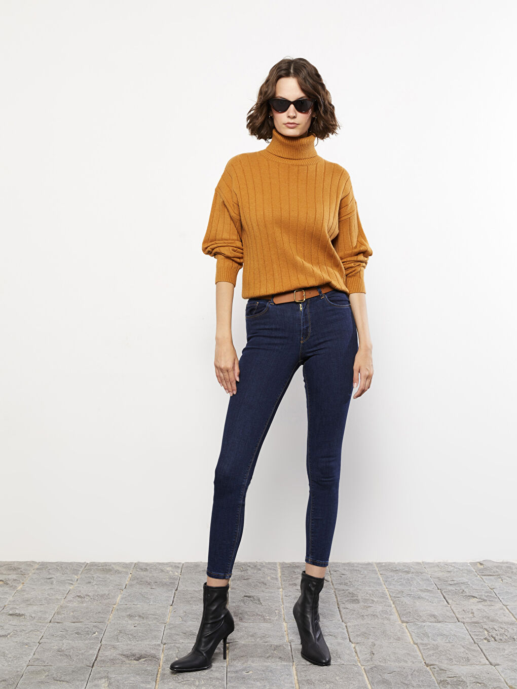 Women's Mercury Skinny Fit Straight Jean Pants and Belt Set-1