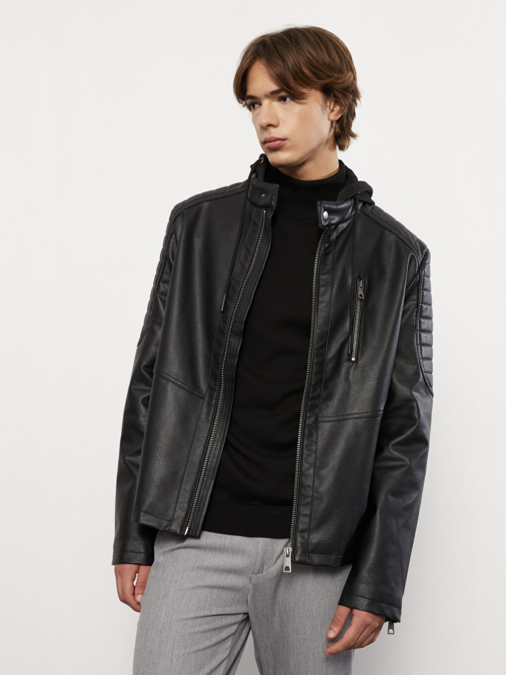 Siyah Standart Kalıp Kapüşonlu Erkek Deri Görünümlü Mont-1