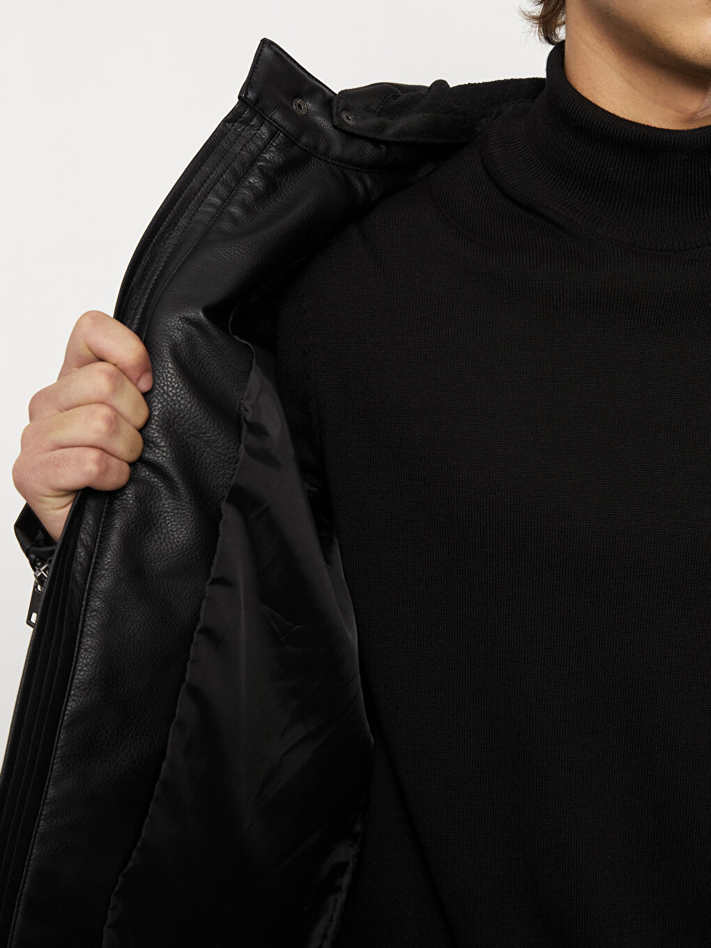 Siyah Standart Kalıp Kapüşonlu Erkek Deri Görünümlü Mont-4