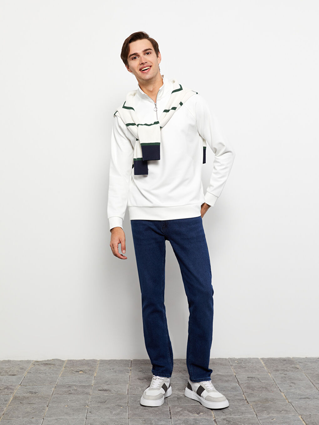 779 جينز بقصة عادية للرجال-1