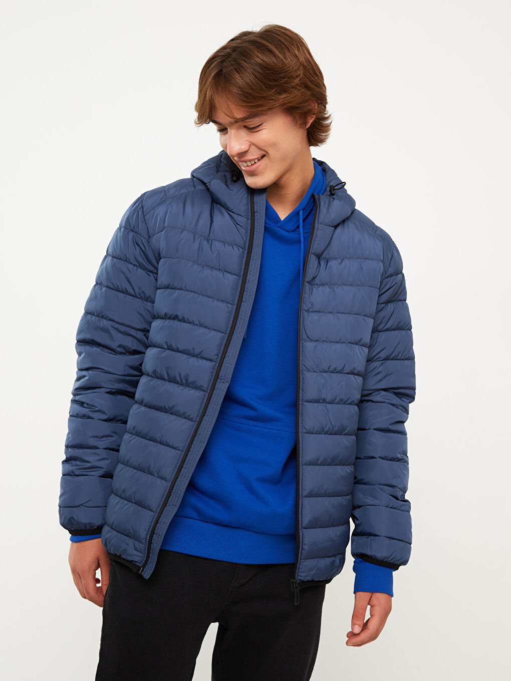 Muška puf jakna standardnog kroja s kapuljačom-1