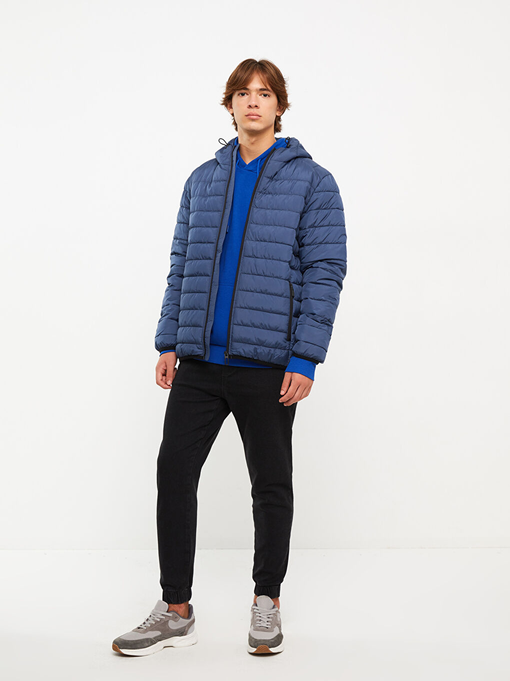 Muška puf jakna standardnog kroja s kapuljačom-2