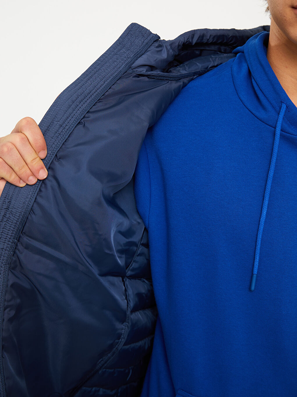 Muška puf jakna standardnog kroja s kapuljačom-4