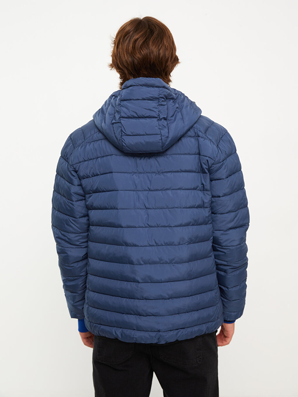 Muška puf jakna standardnog kroja s kapuljačom-5