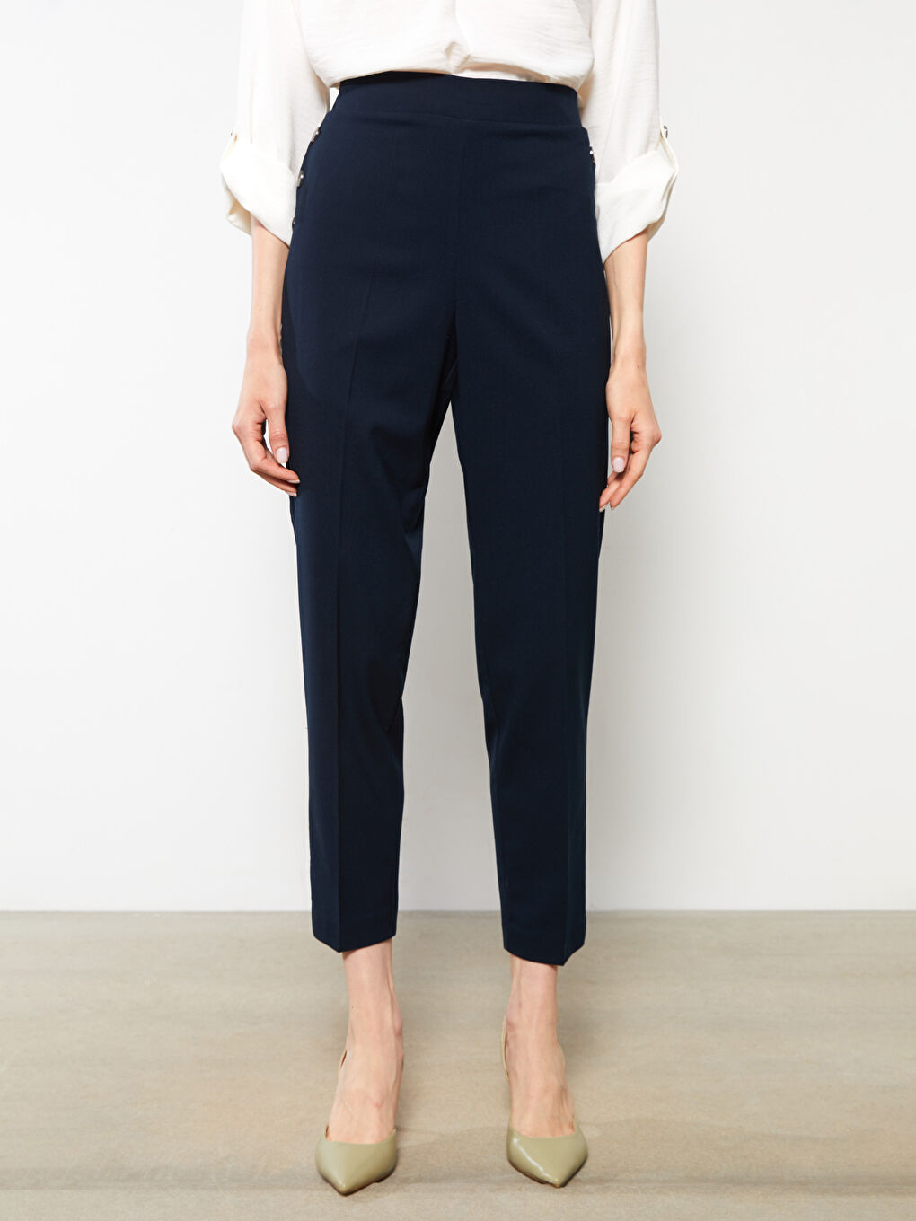 LCWAIKIKI Basic Women's Elastic Waist Standard Fit Regular Trousers -W24152Z8-E1J