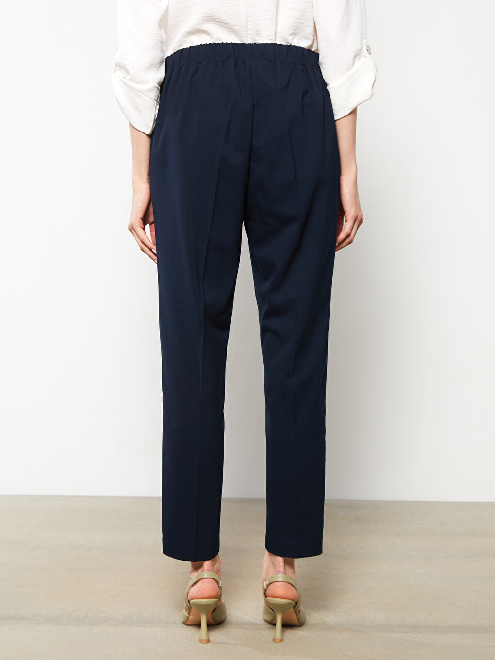 LCWAIKIKI Basic Women's Elastic Waist Standard Fit Regular Trousers -W24152Z8-E1J