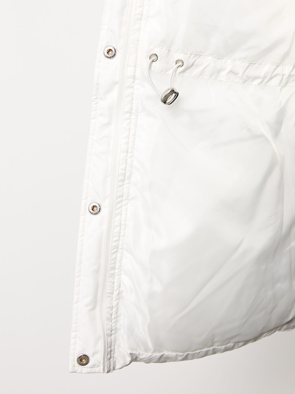 Женский дутый жилет с воротником-трубой и однотонным дизайном-4