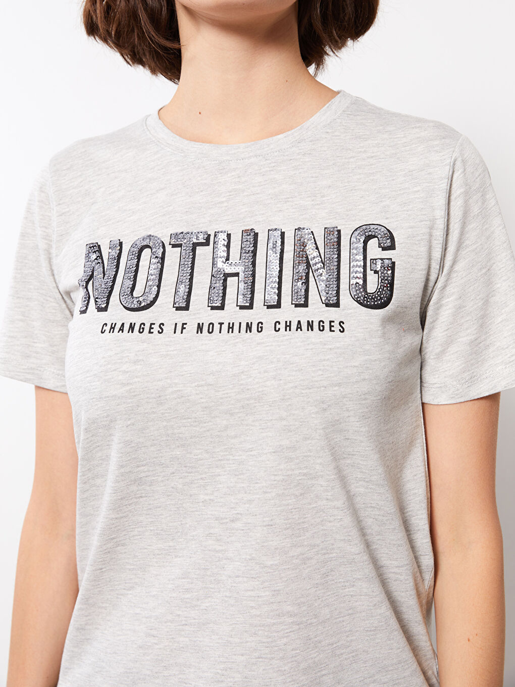 Gri Bisiklet Yaka Baskılı Kısa Kollu Kadın Tişört-3