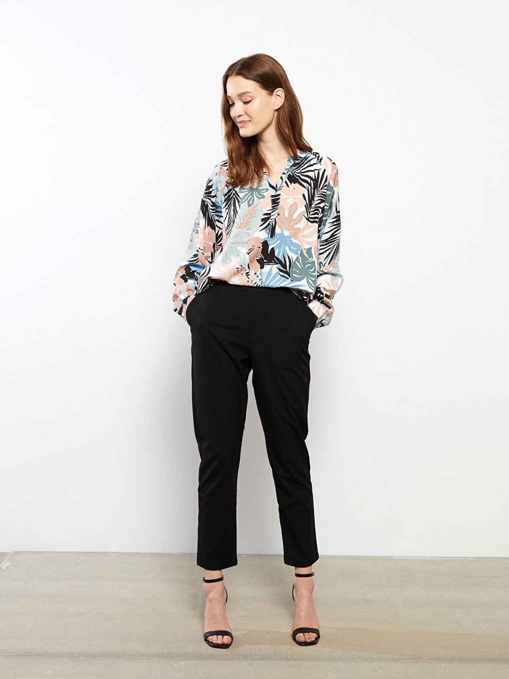 Women's Elastic Waist Relaxed Fit Regular Trousers