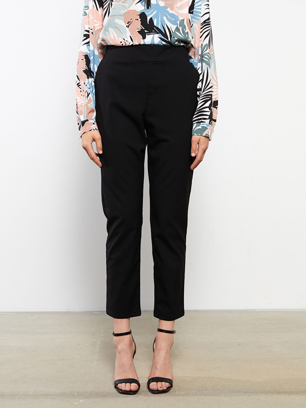 Women's Elastic Waist Relaxed Fit Regular Trousers-3