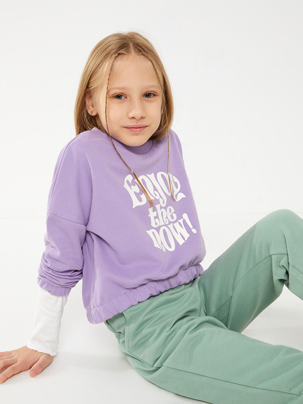 LCW Kids Crew Neck Printed Long Sleeve Girls' Sweatshirt -W24287Z4-GG9