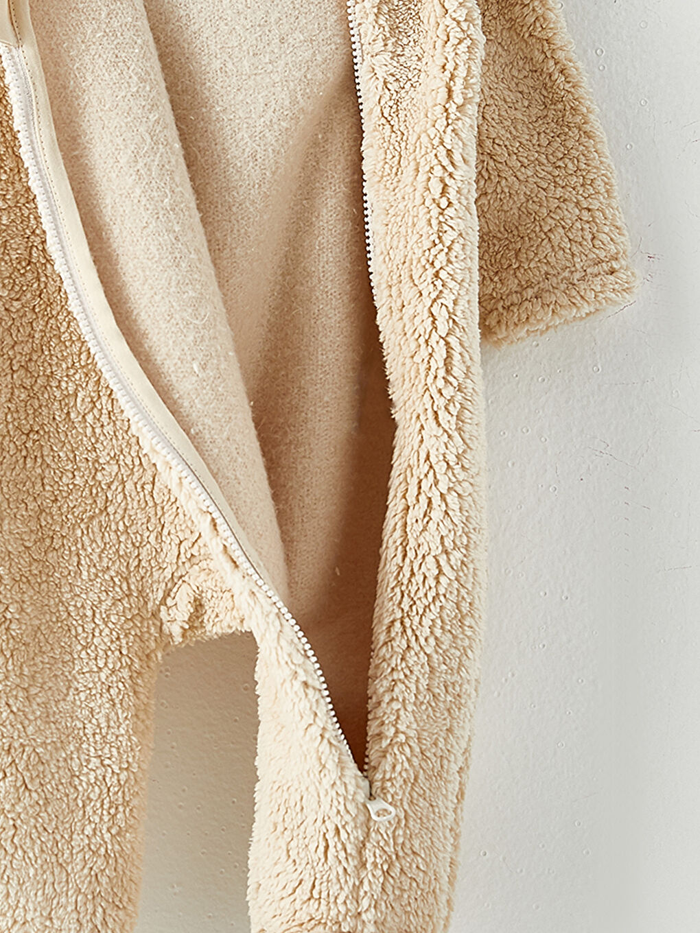 Bej Kapüşonlu Uzun Kollu Kız Bebek Pelüş Tulum-2