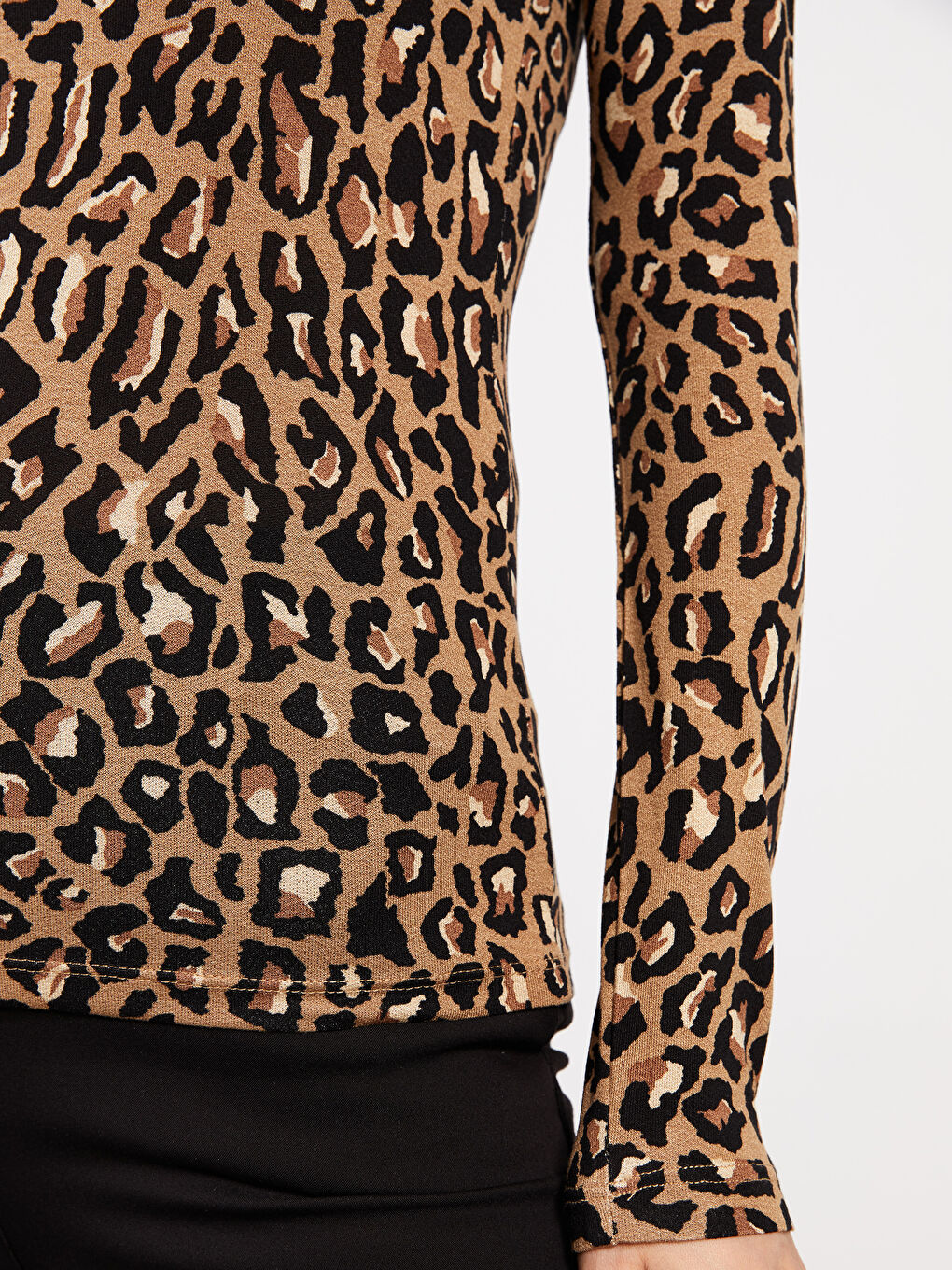 Karışık Dik Yaka Desenli Uzun Kollu Kadın Tişört-3