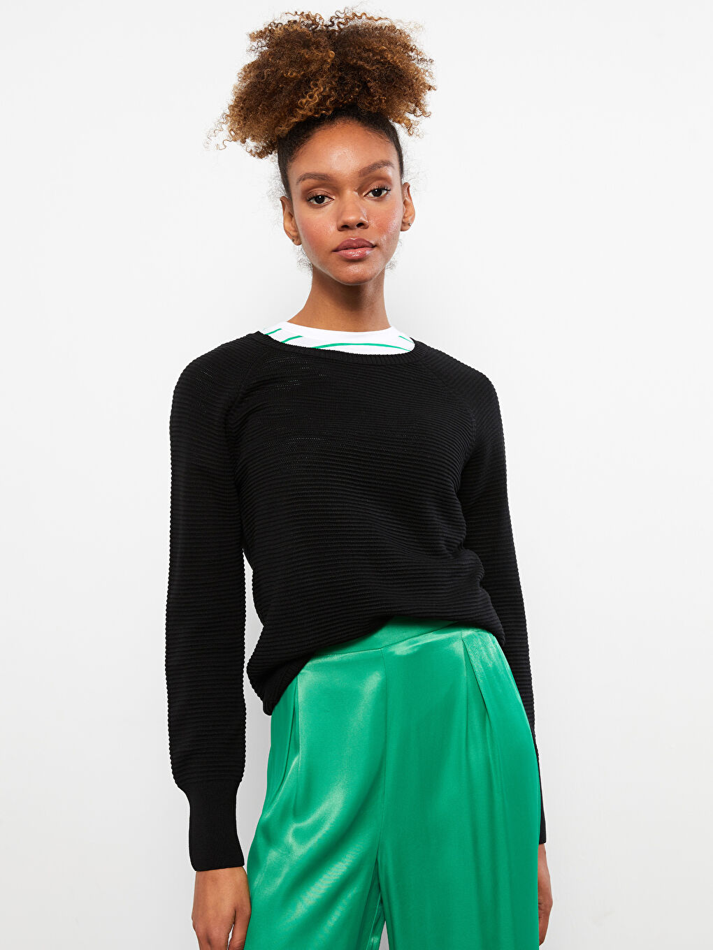 Siyah Bisiklet Yaka Kendinden Desenli Uzun Kollu Kadın Triko Kazak-1