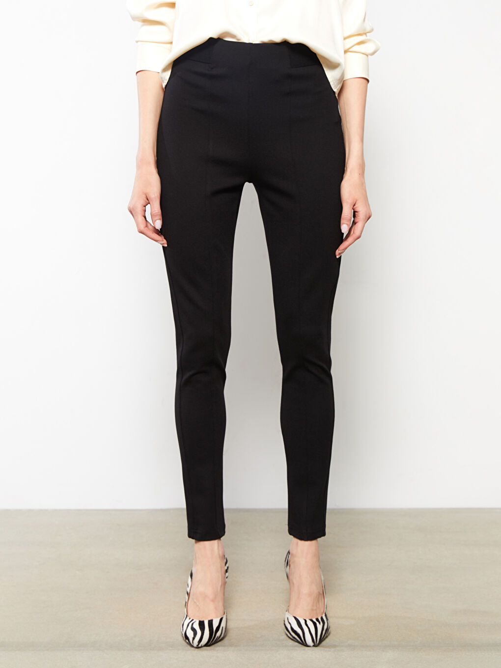 LCWAIKIKI Basic Ženske pantalone sa elastičnim strukom, jednostavne -W24618Z8-CVL