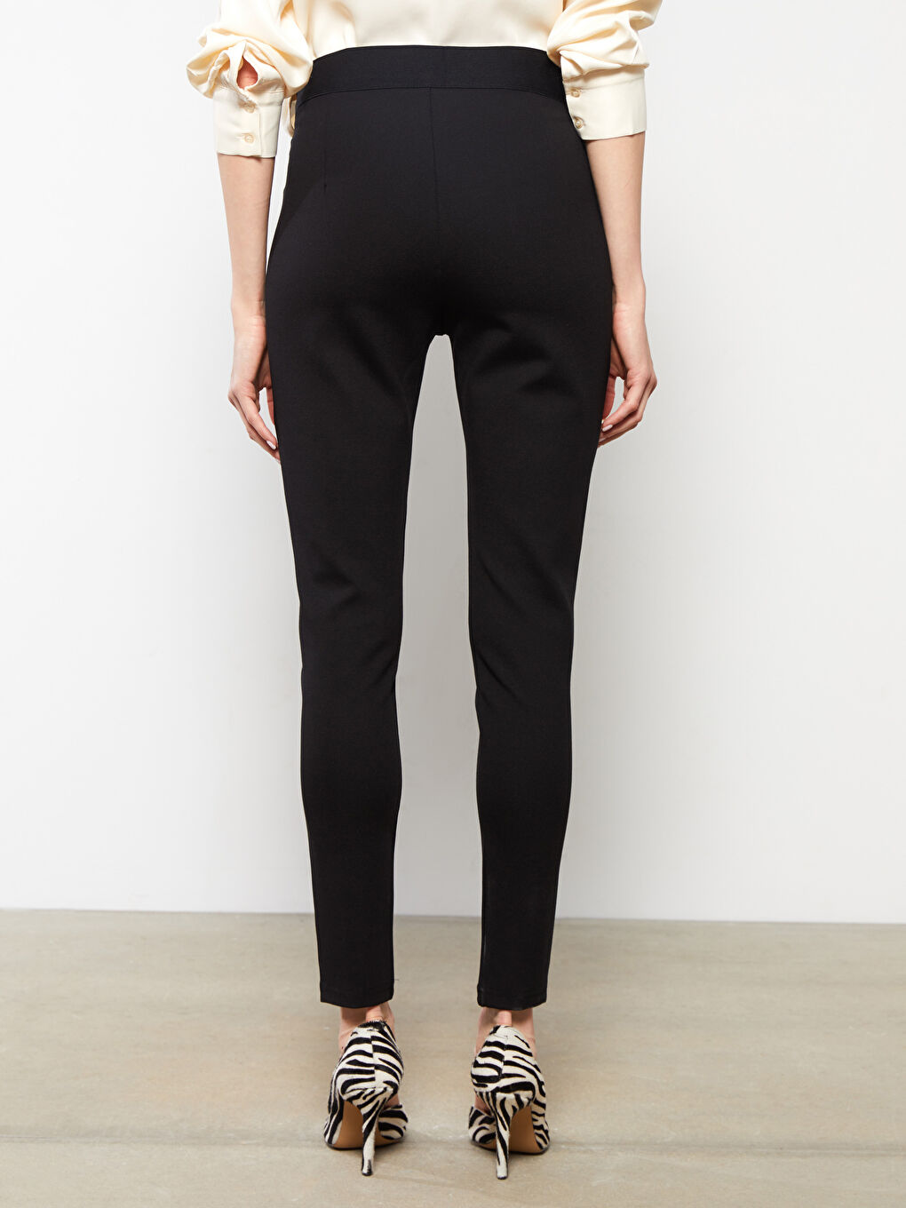 LCWAIKIKI Basic Ženske pantalone sa elastičnim strukom, jednostavne -W24618Z8-CVL