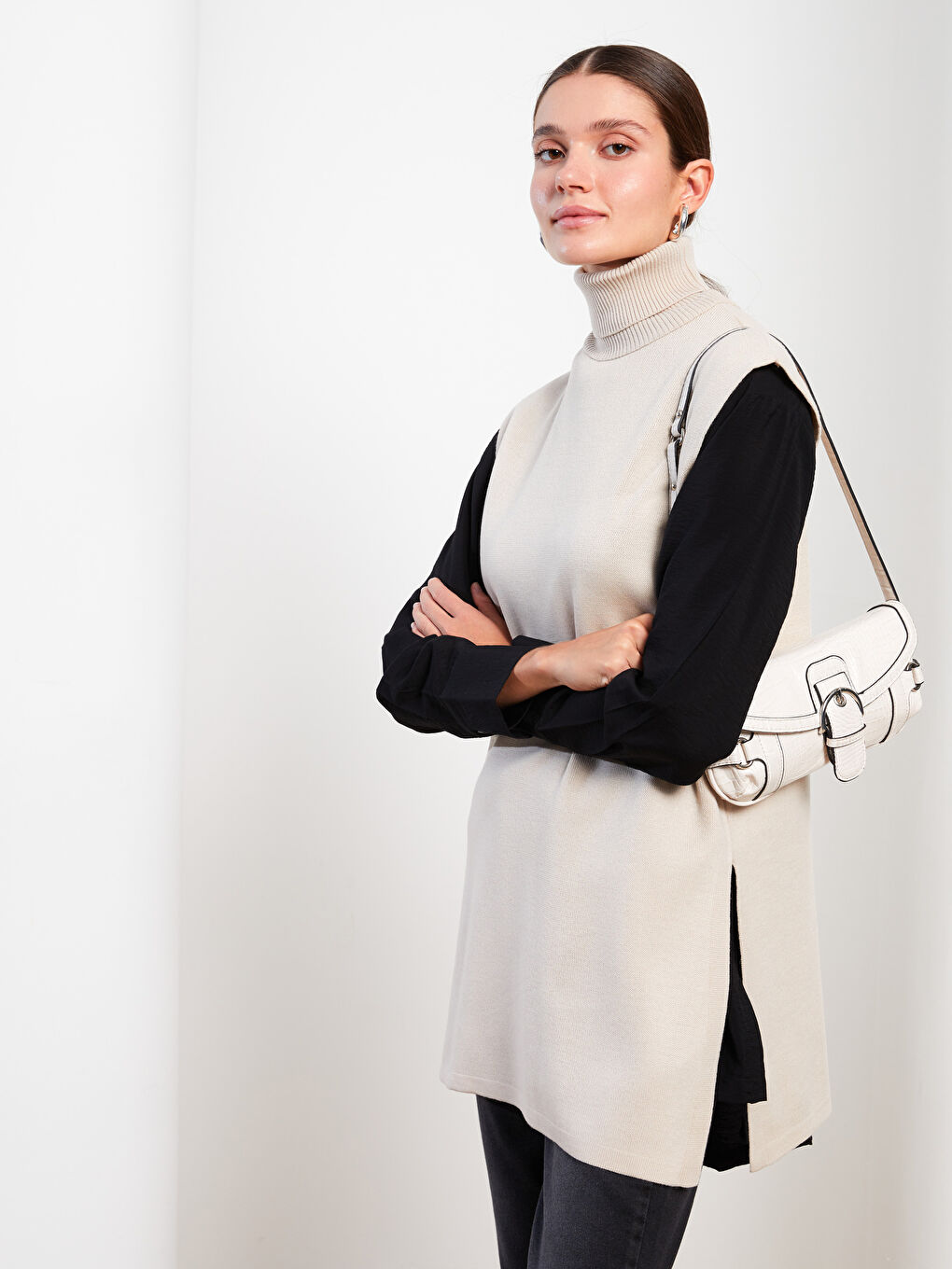 Bej Balıkçı Yaka Düz Triko Kadın Süveter-1