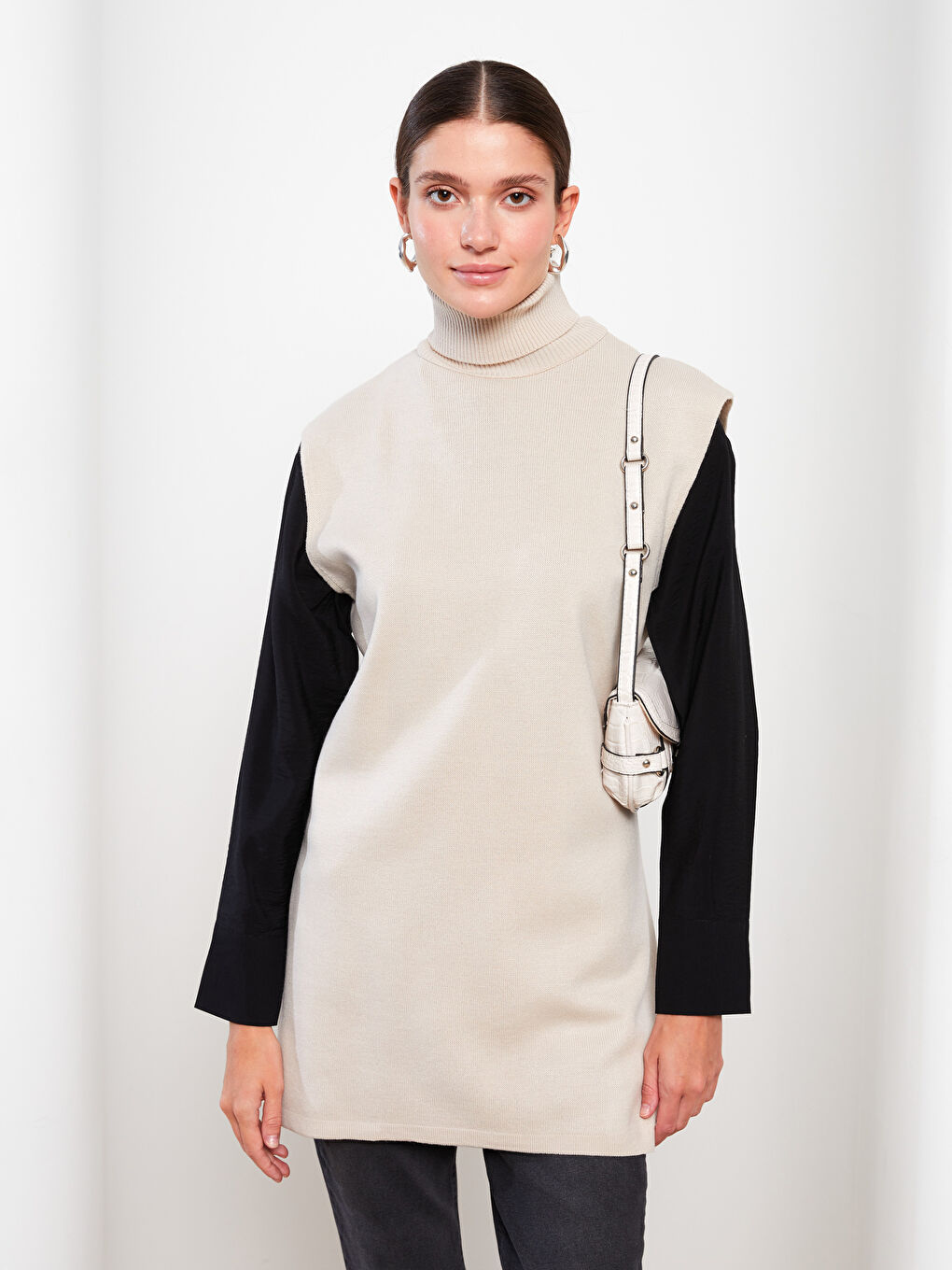 Bej Balıkçı Yaka Düz Triko Kadın Süveter-3