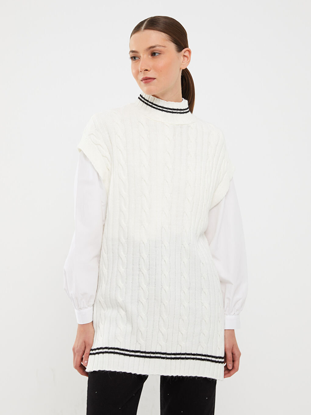 سترة صوفية منقوشة بياقة قمع للسيدات