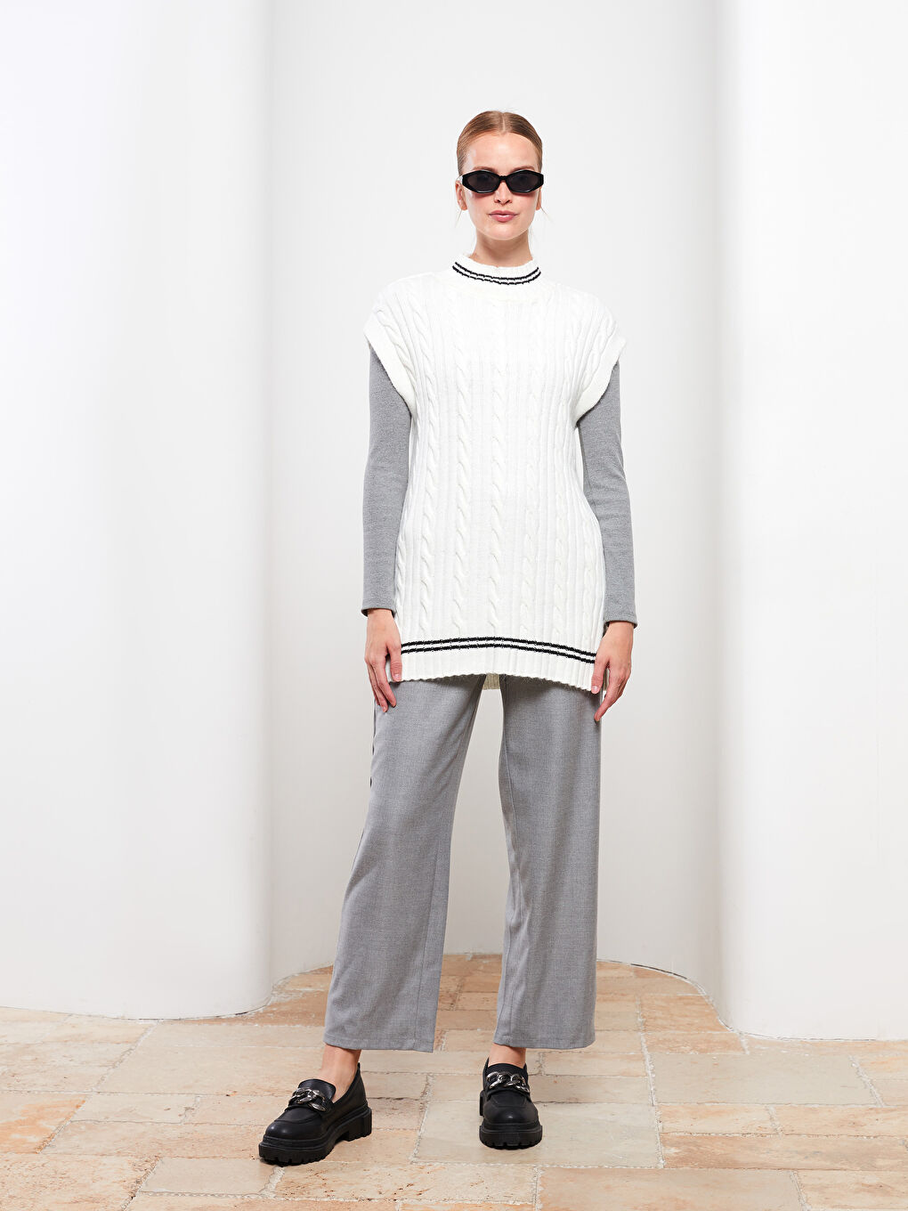 سترة صوفية منقوشة بياقة قمع للسيدات-1