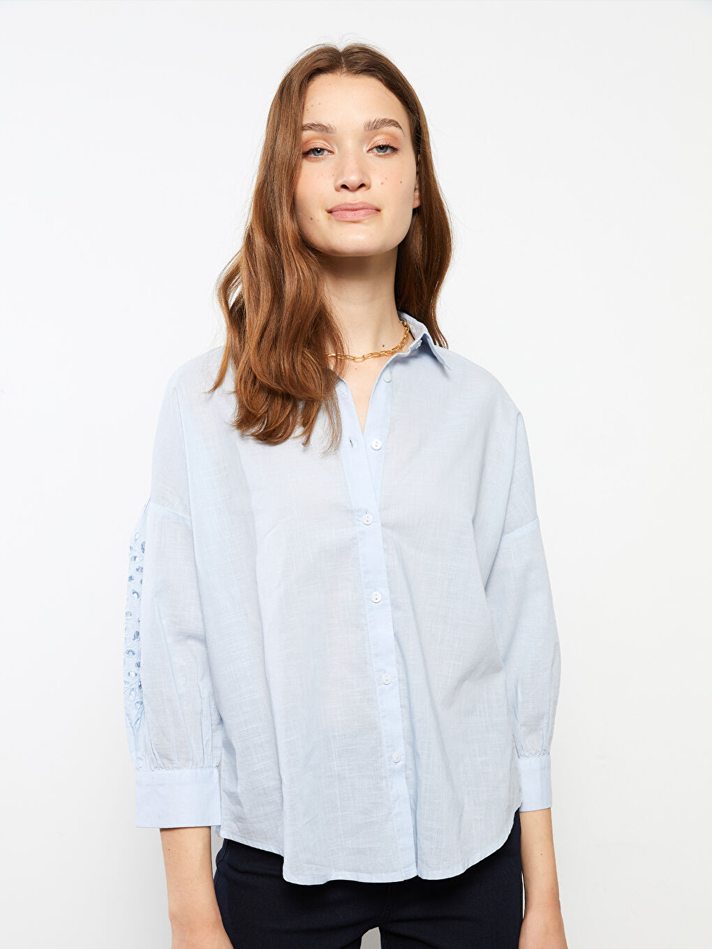LCWAIKIKI Classic Vorne Knopfverschluss Besticktes Langarm Baumwollhemd für Damen -W24762Z8-G0K