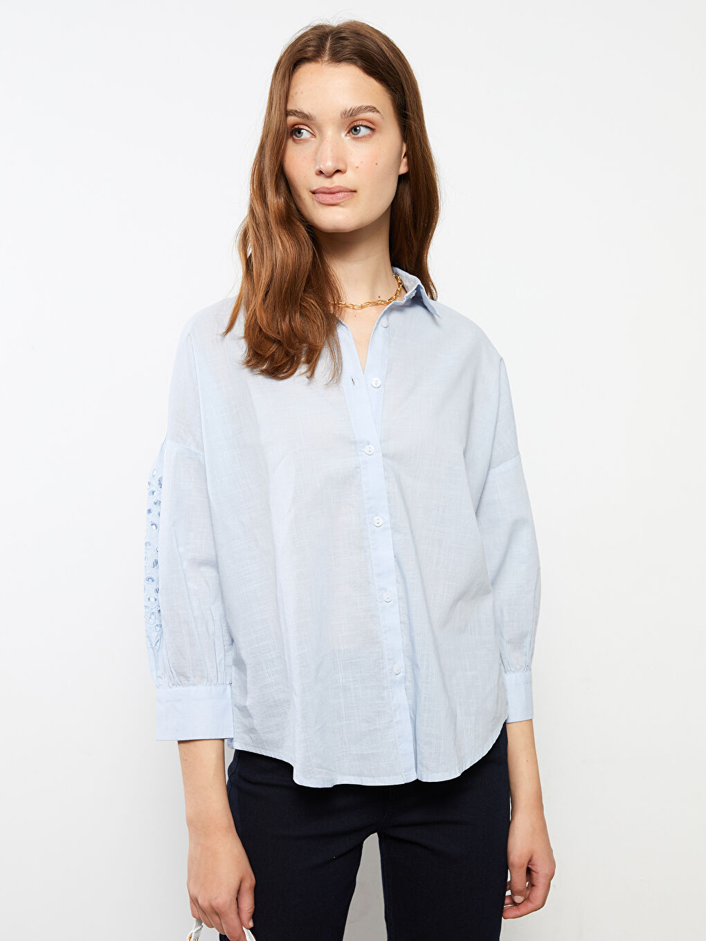 LCWAIKIKI Classic Vorne Knopfverschluss Besticktes Langarm Baumwollhemd für Damen -W24762Z8-G0K