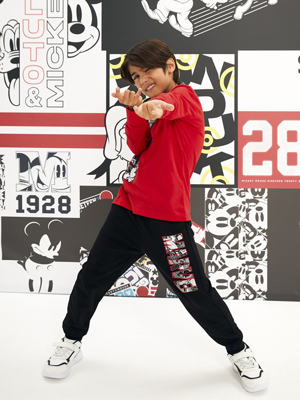 Kırmızı Bisiklet Yaka Marvel Baskılı Uzun Kollu Erkek Çocuk Sweatshirt ve Eşofman Altı-1