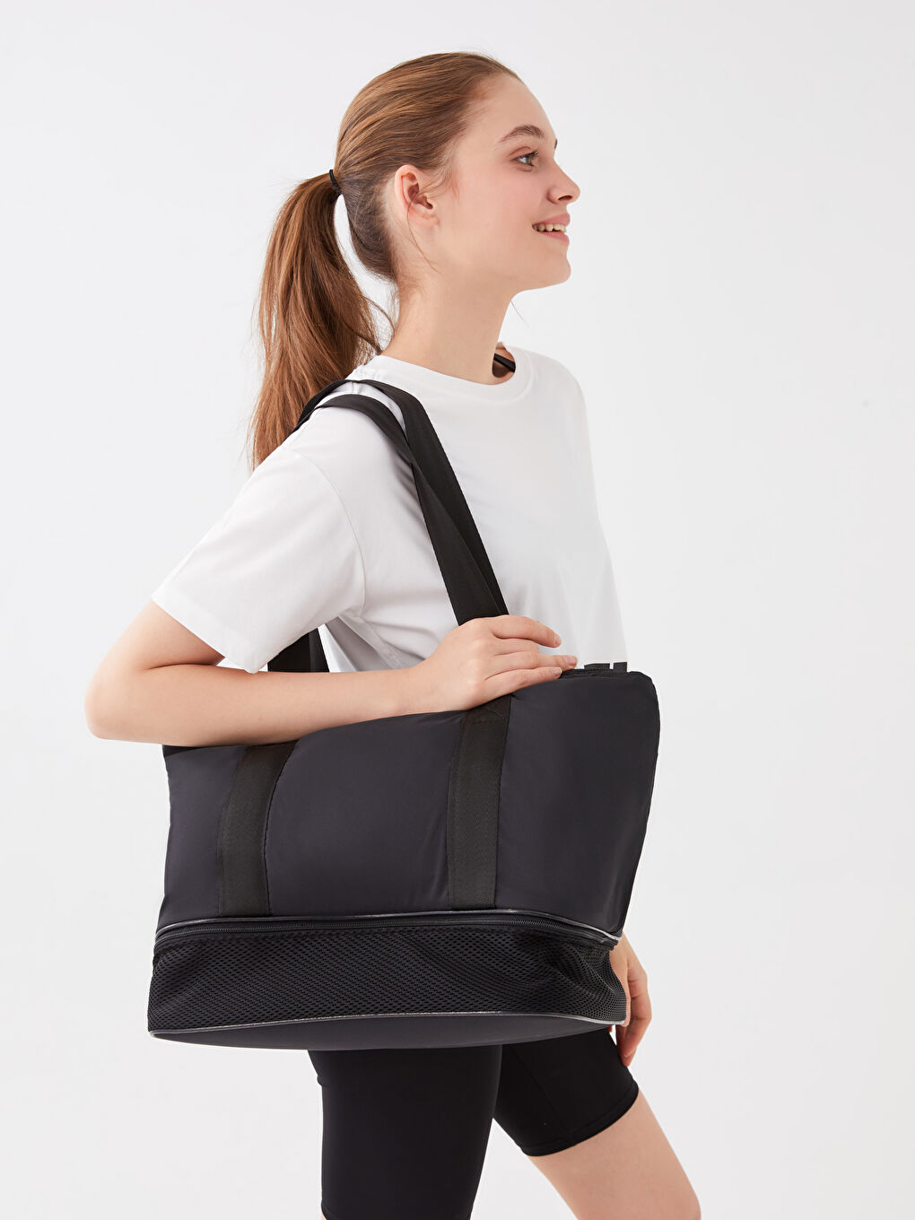 Siyah Paraşüt Kumaş Yazı Baskılı Kadın Spor Çantası-1