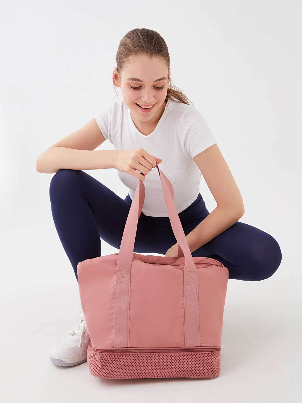 Pembe Paraşüt Kumaş Yazı Baskılı Kadın Spor Çantası-1