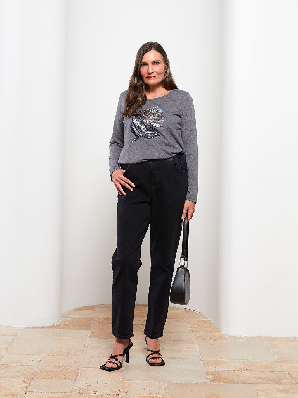 Женские джинсы из денима стандартного кроя с эластичной талией-1