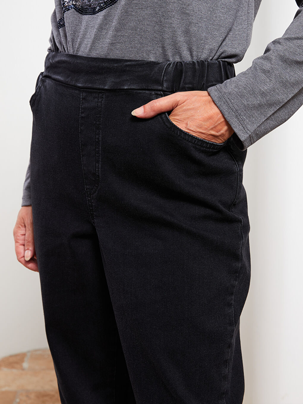 Женские джинсы из денима стандартного кроя с эластичной талией-2