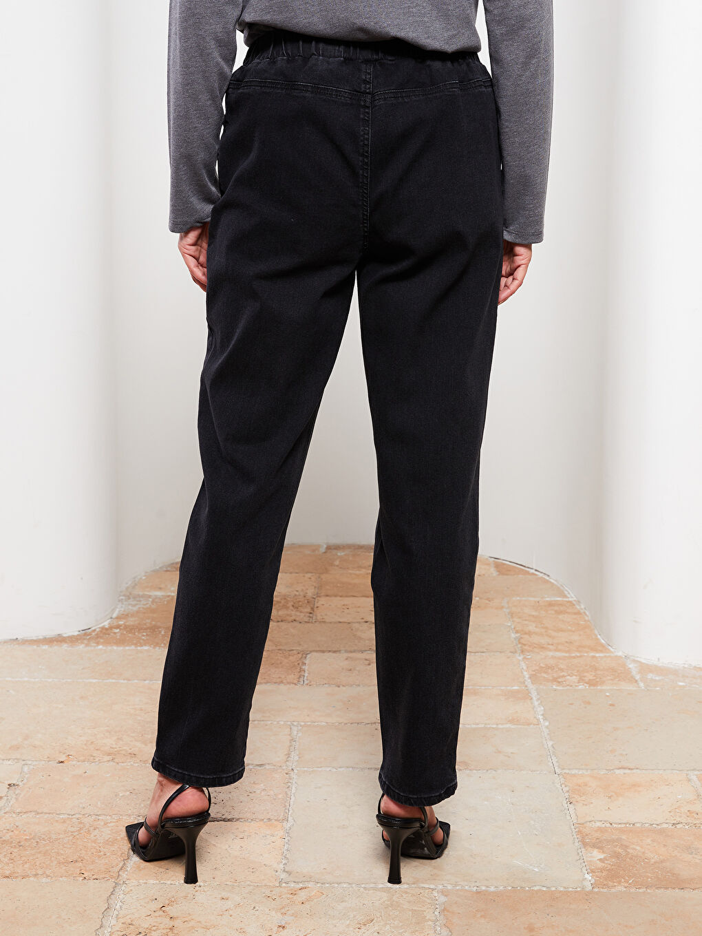 Женские джинсы из денима стандартного кроя с эластичной талией-4