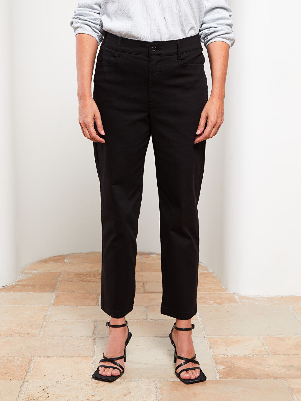 Standard Fit Regular Pocket Detailed Gabardine Women's Trousers-2