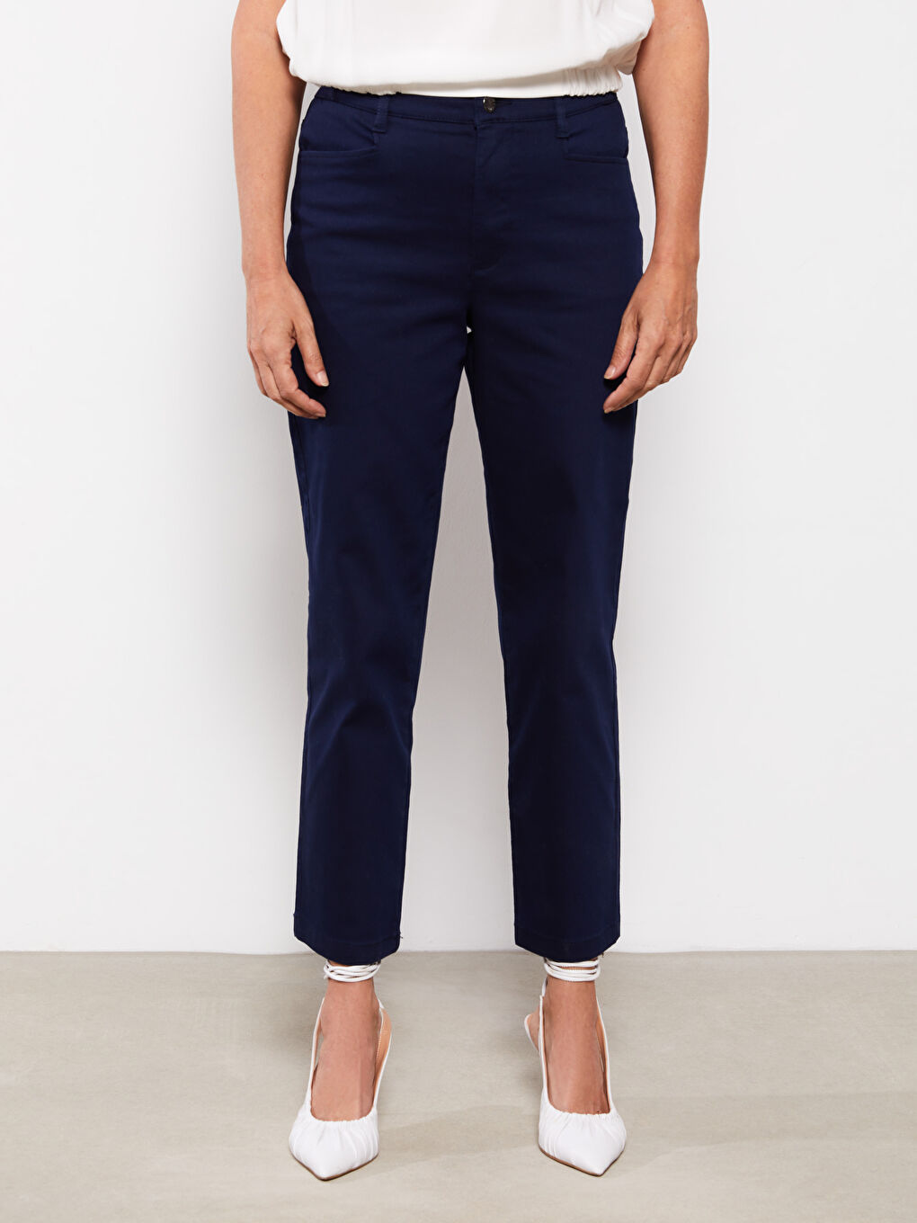Standard Fit Regular Pocket Detailed Gabardine Women's Trousers-3