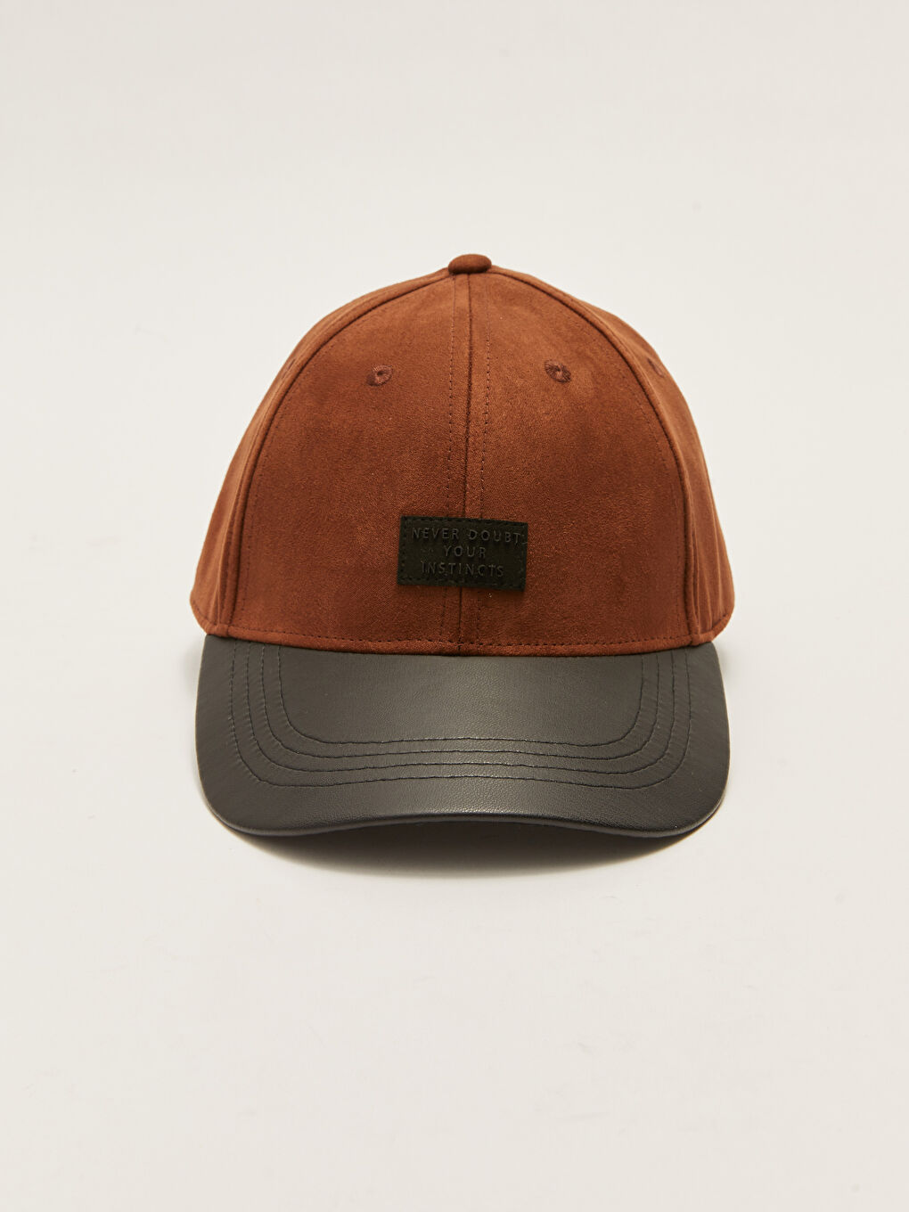 Casquette Homme en Suède à Étiquette Imprimée-4