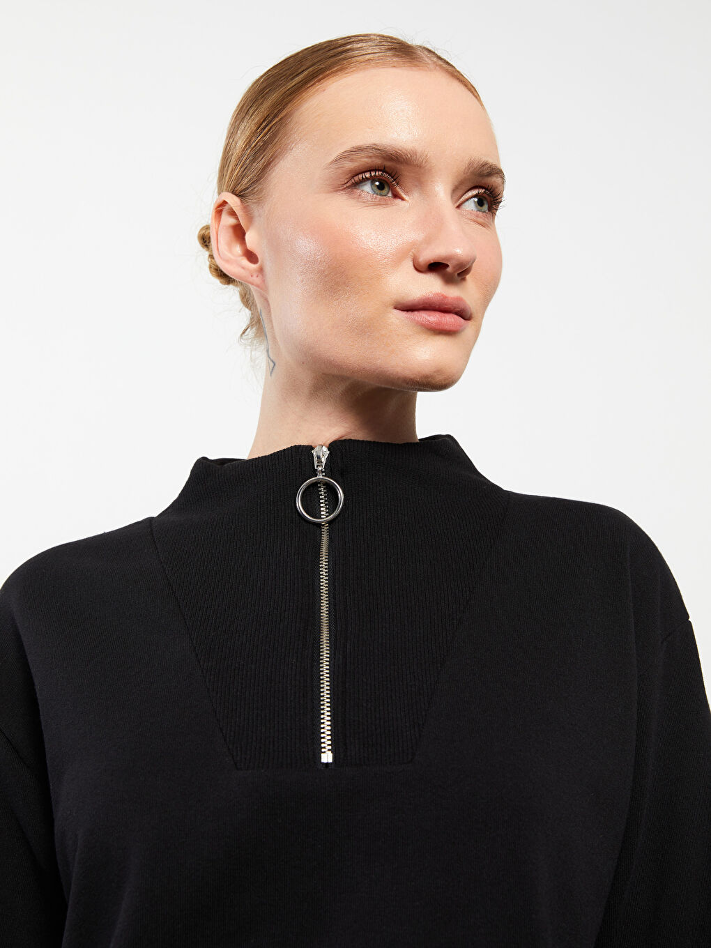 Siyah Dik Yaka Düz Uzun Kollu Kadın Sweatshirt