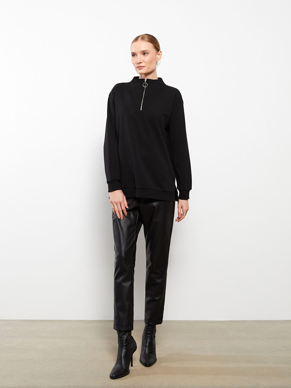 Siyah Dik Yaka Düz Uzun Kollu Kadın Sweatshirt-2