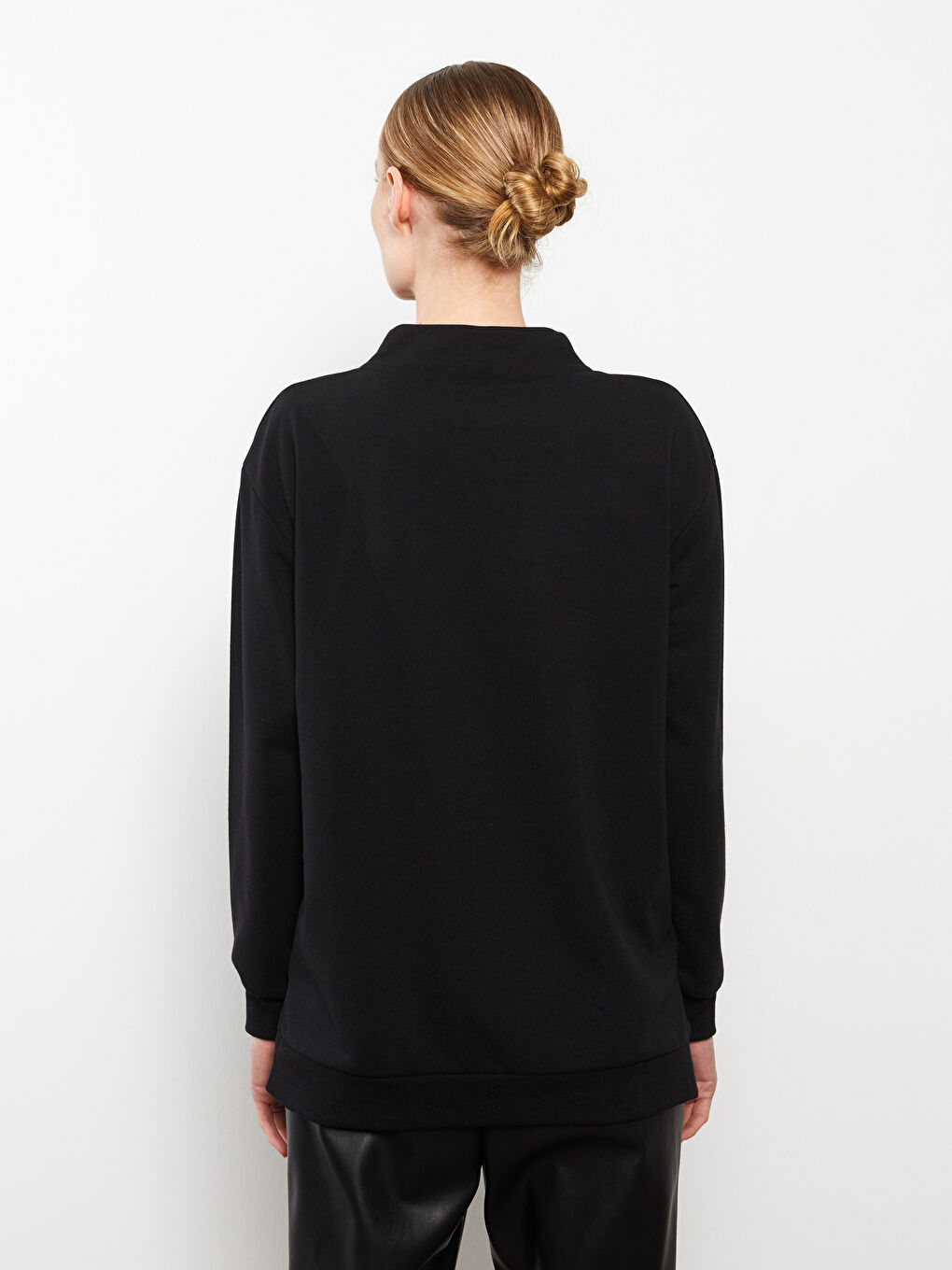 Siyah Dik Yaka Düz Uzun Kollu Kadın Sweatshirt-5