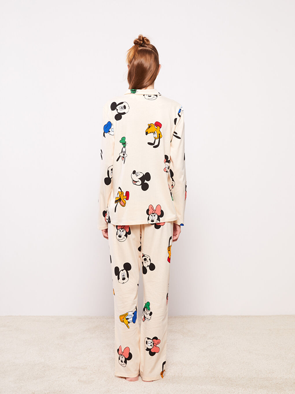 Bej Gömlek Yaka Mickey Mouse Baskılı Uzun Kollu Pamuklu Kadın Pijama Takımı-4