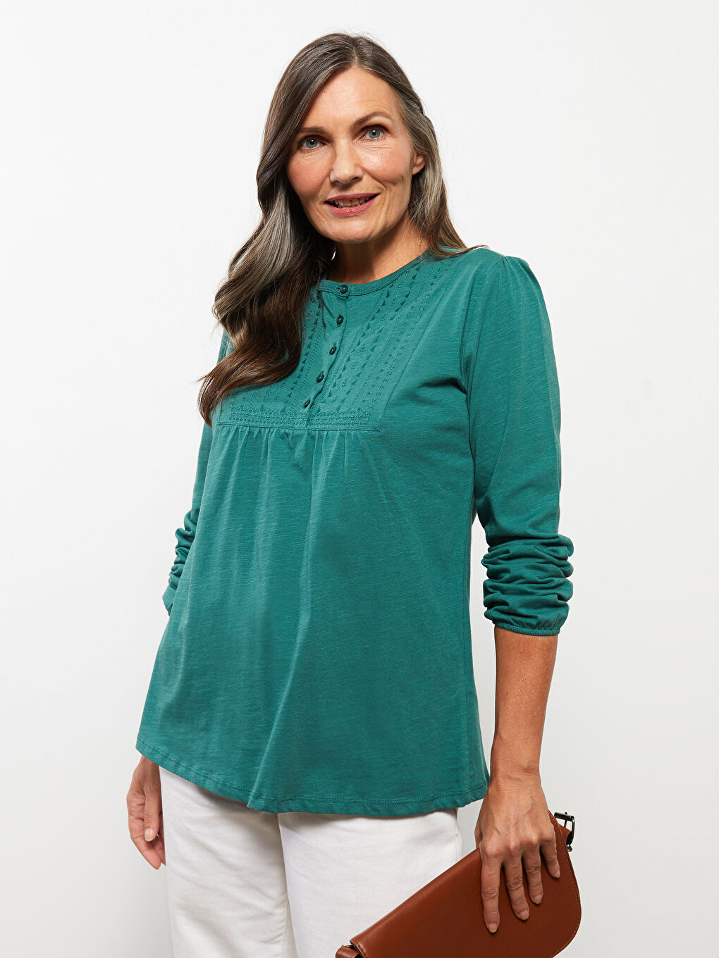 Yeşil Bisiklet Yaka Nakışlı Uzun Kollu Pamuklu Kadın Tişört