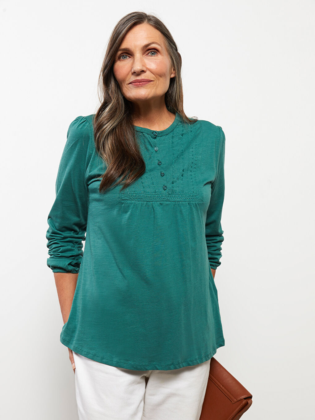 Yeşil Bisiklet Yaka Nakışlı Uzun Kollu Pamuklu Kadın Tişört-2