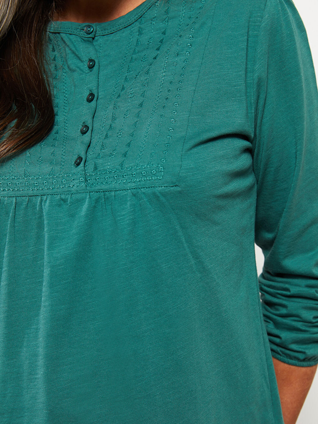 Yeşil Bisiklet Yaka Nakışlı Uzun Kollu Pamuklu Kadın Tişört-3