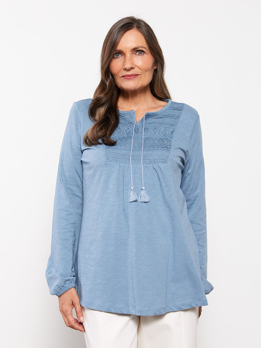 Mavi Bağlamalı Yaka Nakışlı Uzun Kollu Kadın Bluz-1