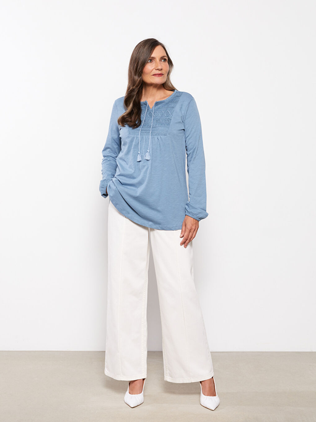 Mavi Bağlamalı Yaka Nakışlı Uzun Kollu Kadın Bluz-2